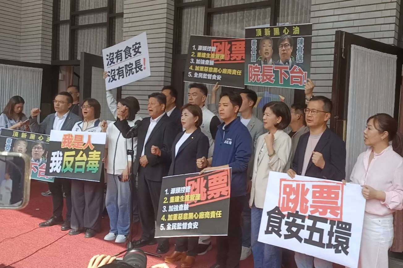 【毒油風暴】卓榮泰赴立院報告仍未道歉　傅崐萁率藍委高喊「沒有食安、沒有院長」