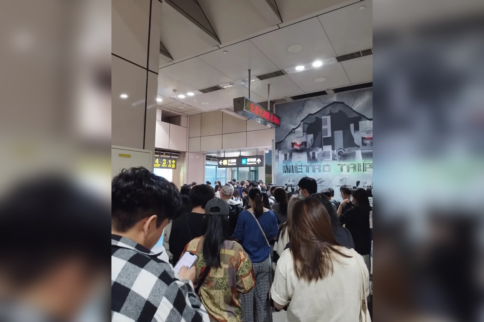 文湖線列車通訊系統故障 上班族學生崩潰喊：要遲到了