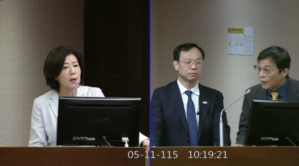 圖為藍委王育敏5月11日針對芬普寧殘留標準放寬一事質詢，衛福部長石崇良（右2）、食藥署長姜至剛（右1）對此回應。圖/取自立法院議事轉播