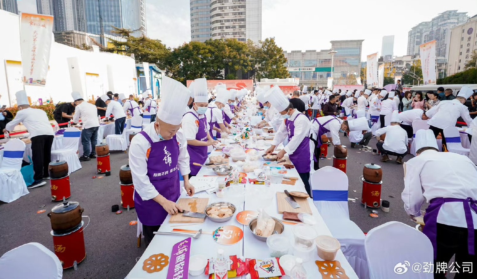 武漢「十大名菜」餐廳爭霸 100位大廚同場煨排骨藕湯