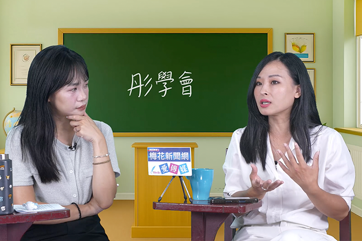 由《梅花新聞網》製作、民眾黨發言人張彤（左）主持的政論節目《彤學會》，21日特別邀請民眾黨新北市議員參選人陳語倢（右）擔任節目嘉賓。圖/記者羅依琳攝