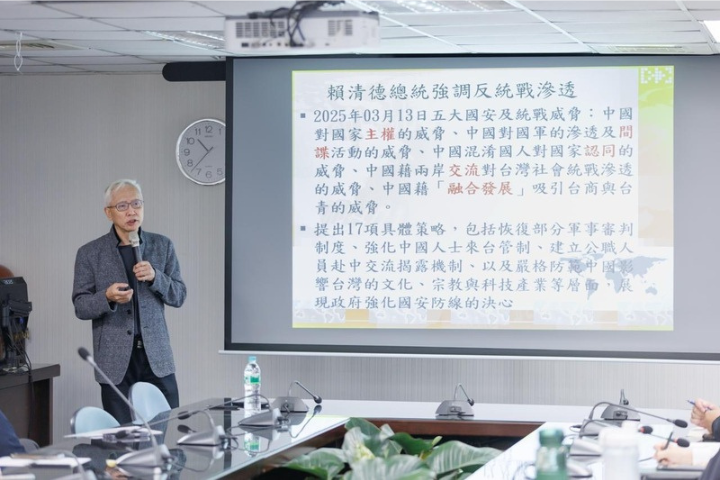 民進黨12日舉辦「強化國家安全法治意識」教育訓練，邀請亞太和平研究基金會執行長董立文為中央黨部工作人員授課。圖/中央社