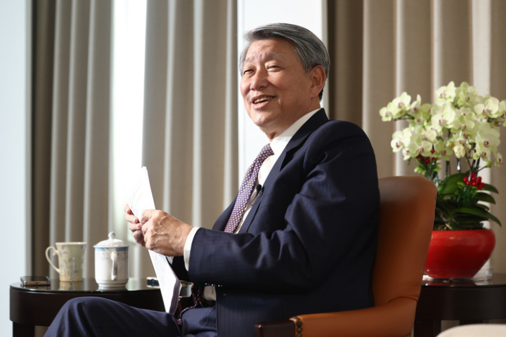 經濟部長郭智輝又被爆料，4月時致贈賓客的禮盒為崇越集團旗下「安永鮮物」產品，引發外界質疑是否涉及以公帑採購自家企業商品。圖/中央社