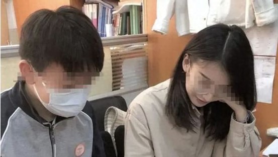 上海女教師（右）被丈夫實名舉報出軌16歲學生，事件引發熱烈關注。圖/取自微博