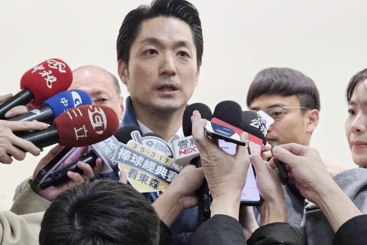 蔣萬安拋「台北無菸城」一票人喊德政！張景森：禁令通過當面對他噴煙