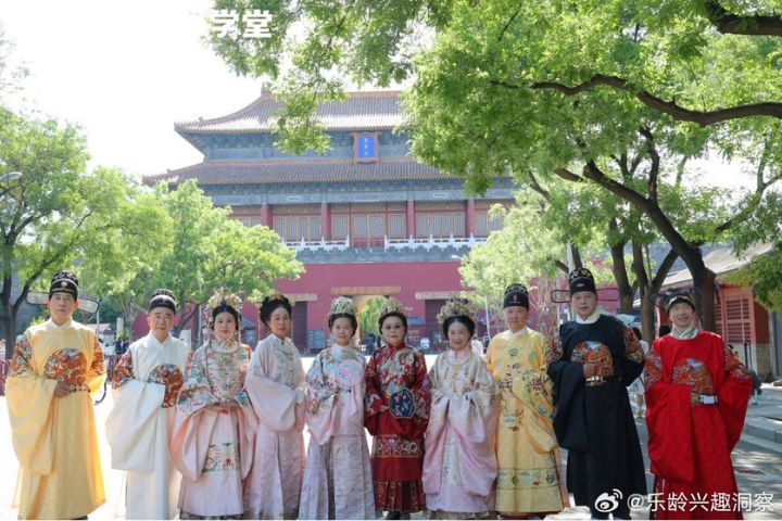 銀髮經濟正在從「養老」逐步走向「享老」。圖/取自樂齡興趣洞察微博