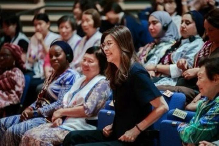 周大觀文教基金會透過音樂、詩歌與生命故事,分享女性力量及公益行動,傳遞「愛無國界、地球一家」理念。圖/周大觀文教基金會提供