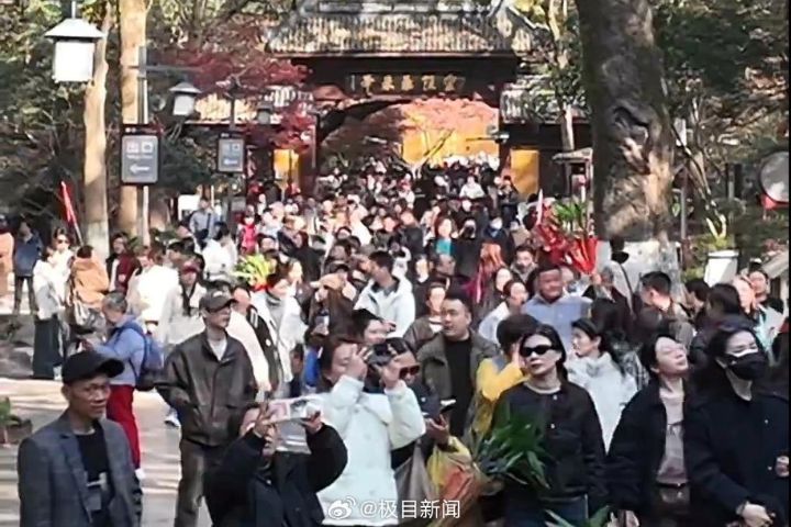   靈隱寺強化預約信用紀錄的懲戒措施，未於規定時間內入園、也未提前退約者，將被記一次「爽約」。圖/取自極目新聞微博