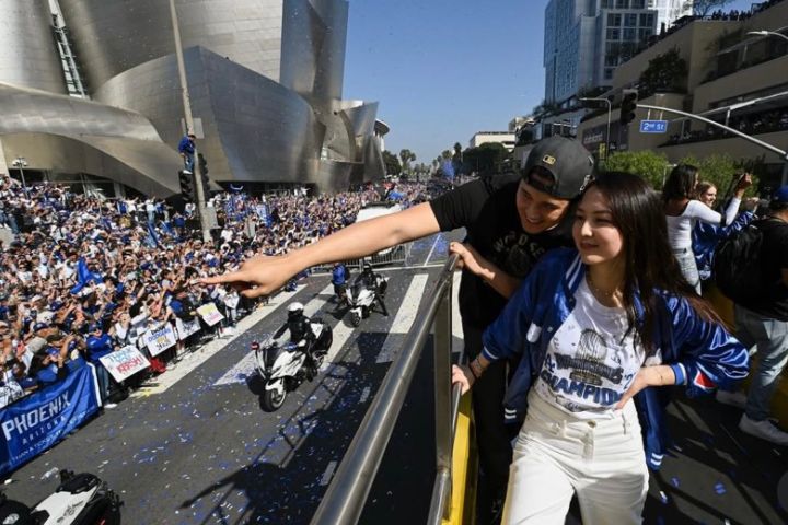 大谷翔平與老婆真美子一同現身，馬上就成為現場的焦點。圖/取自大谷翔平IG