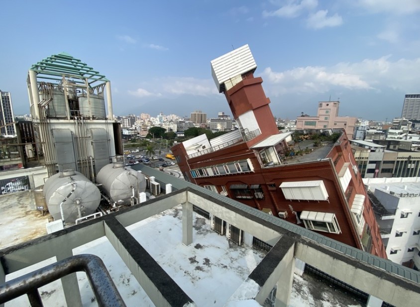 內政部統計，台北、新北和花蓮震出181棟問題樓房，超過160位專業技師投入勘災。圖/中央社