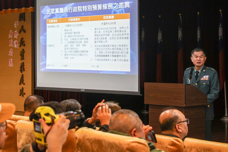 國防部清晨記者會　稱白營國防特別條例「只買裝備沒配套」難執行