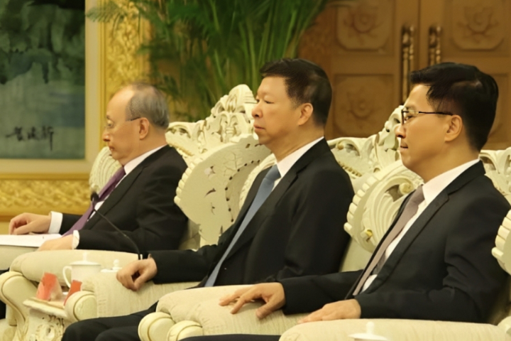 不少大陸官員皆出席國共會面，從左至右為北京市委書記尹力、國台辦主任宋濤、副主任趙世通。圖/取自中評社