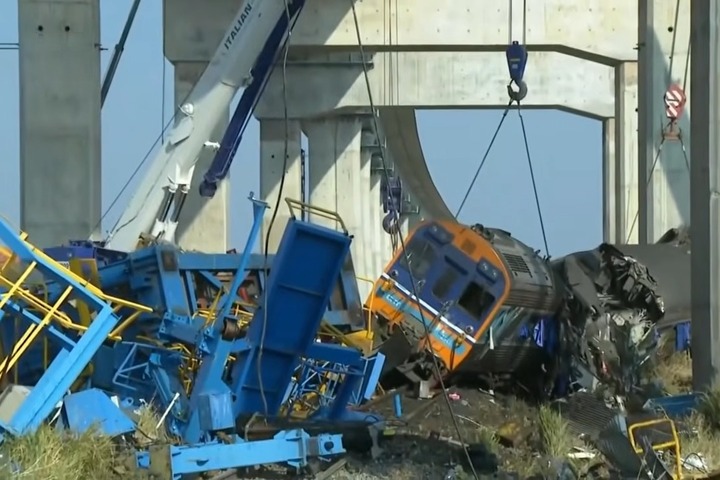 一帶一路重大事故！泰國高鐵工程起重機高空掉落砸中列車　已30死近80傷