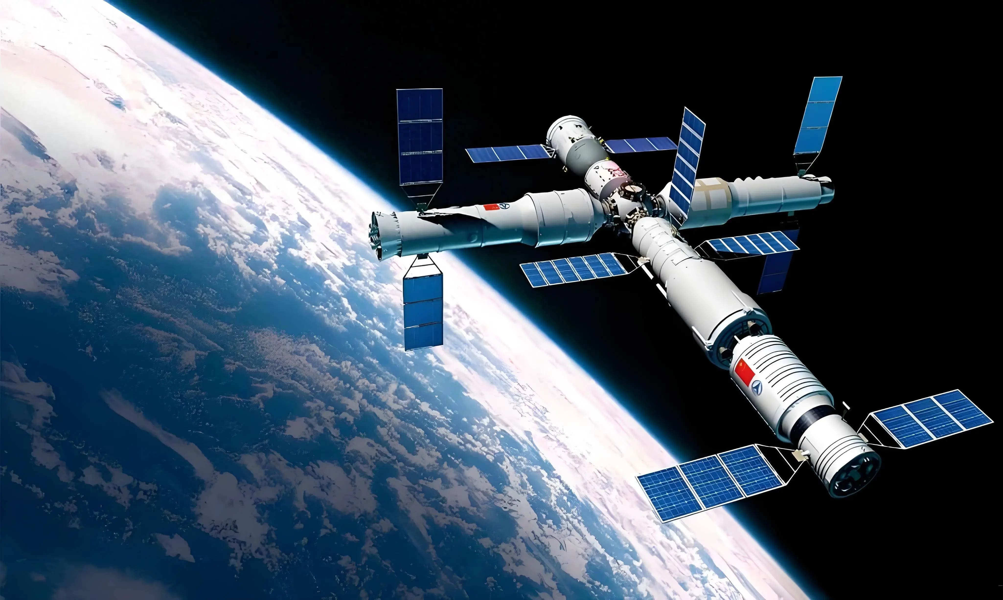 中國的太空站名為「天宮空間站」,主要是三大艙室構建而成,結構為T型,內部有多種高科技打造的實驗平台,擁有23個實驗機架,70多個實驗平台,能支援研發千餘個各領域的實驗專案。圖/取自搜狐