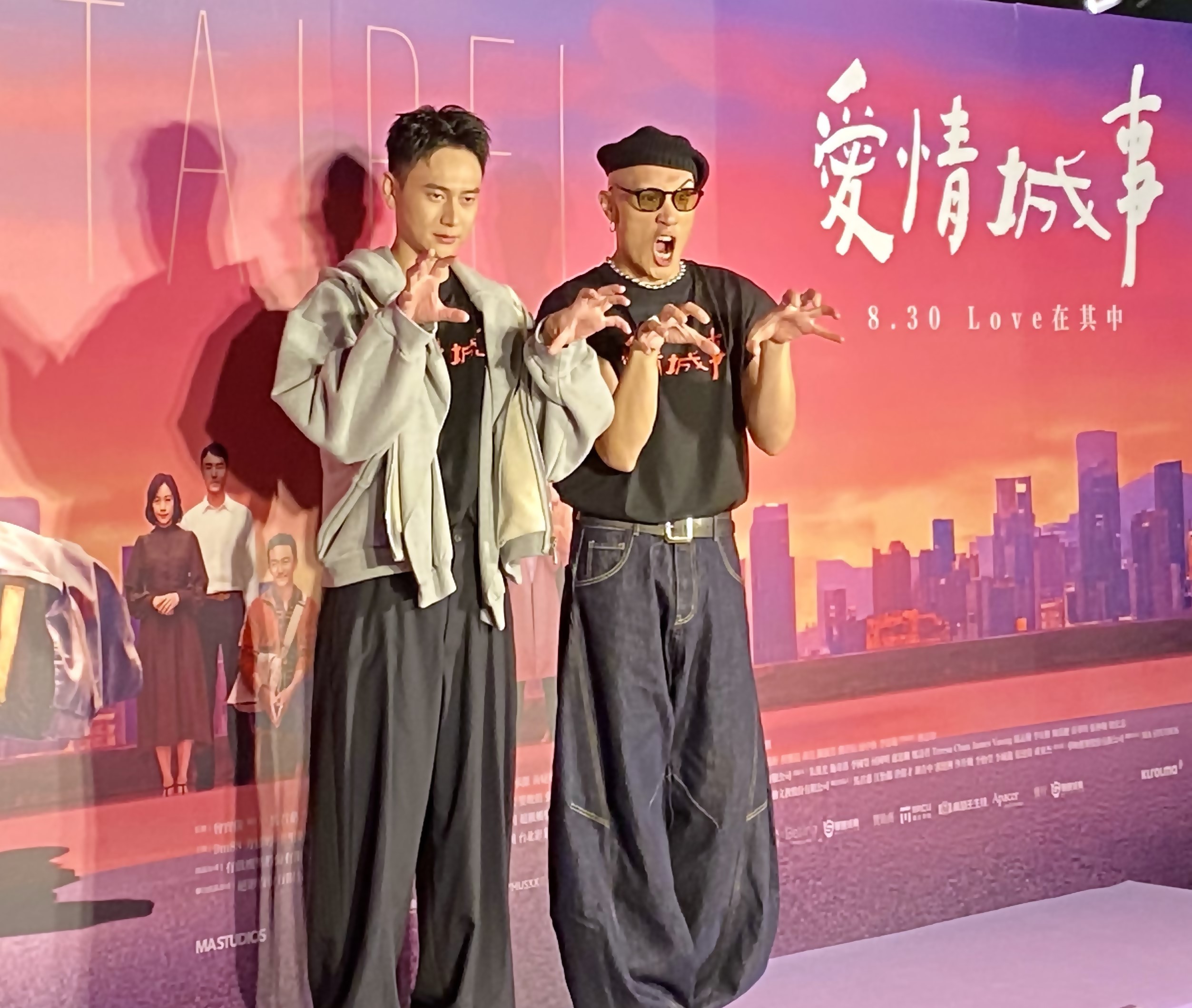 由曾寶儀監製的電影《愛情城事》今（28日）晚舉行首映，劉冠廷、黃宣等人出席首映會。這是劉冠廷當爸後第一次公開露面。圖/田瑜萍攝