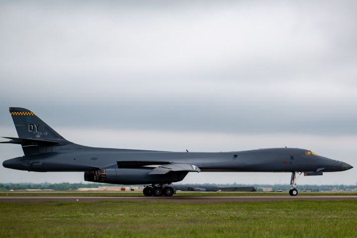 美軍B-1「槍騎兵」及其他大型軍用航空器，也停放在亞利桑那州的戴維斯蒙森空軍基地。圖/取自Davis-Monthan Air Force Base