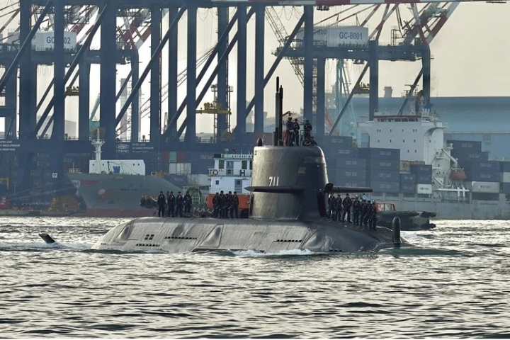 海軍稱海鯤號交艦「不設時間」　馬文君批：罰款補不回延誤戰力
