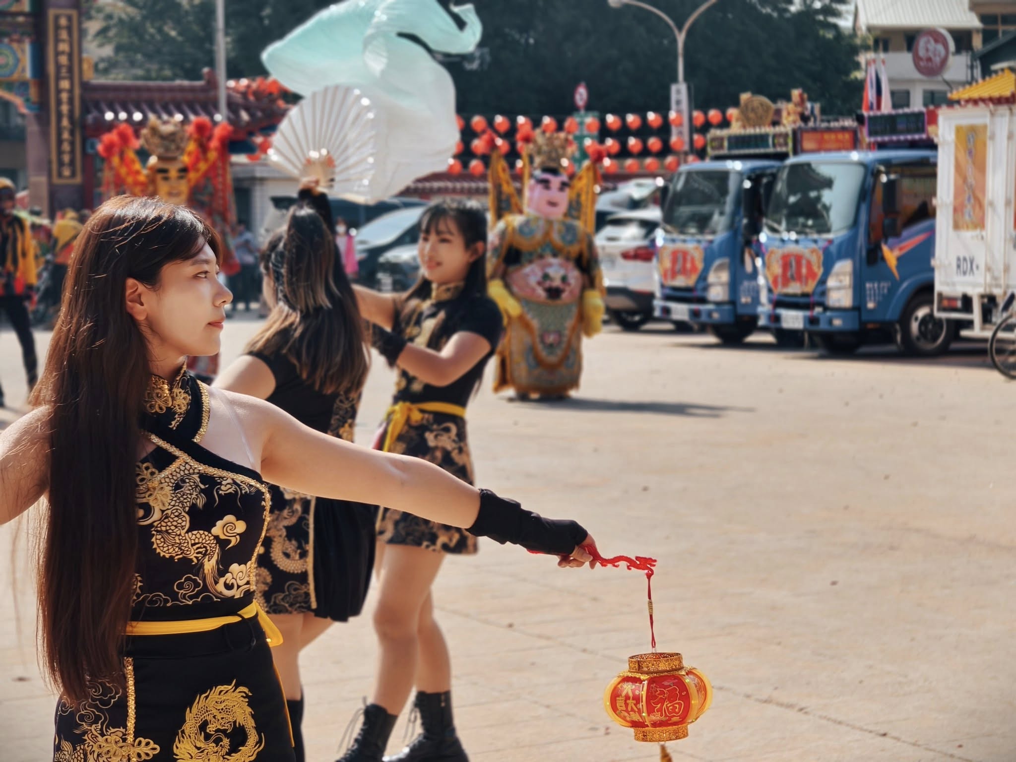 竹北天德宮少女舞團表演。圖/記者衣冠城攝