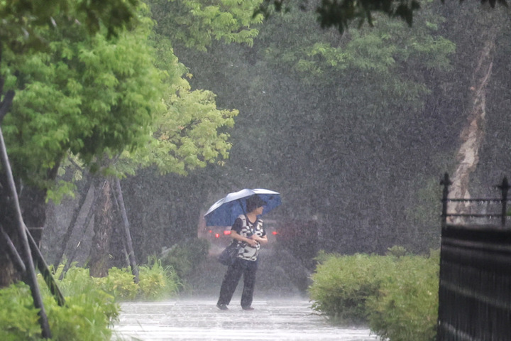 周末中南部防豪大雨。圖/取自中央社