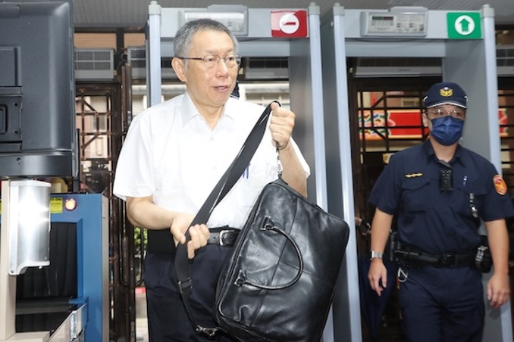 柯文哲深夜嗆檢方「鬼打牆提問」：不是查案　是毀我與民眾黨