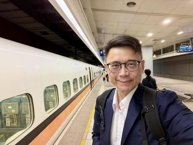 關於2026年高雄市長選舉，整體民調而言，賴瑞隆（前）的民調43.9%領先柯志恩32.3%。圖/取自賴瑞隆臉書