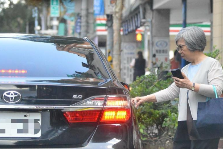 國民黨北市議員張斯綱爆料，監委蘇麗瓊疑似搭乘公務車看牙醫。圖/取自張斯綱臉書