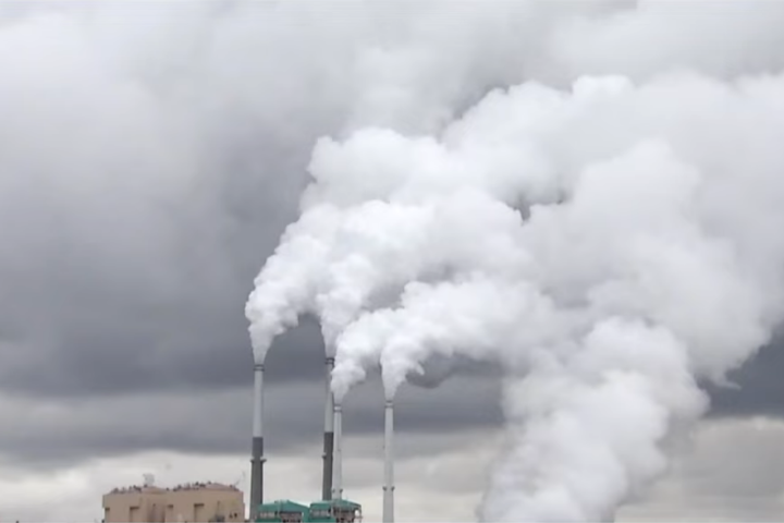 川普廢除美國氣候監管法律基礎　同步廢止車輛排放標準