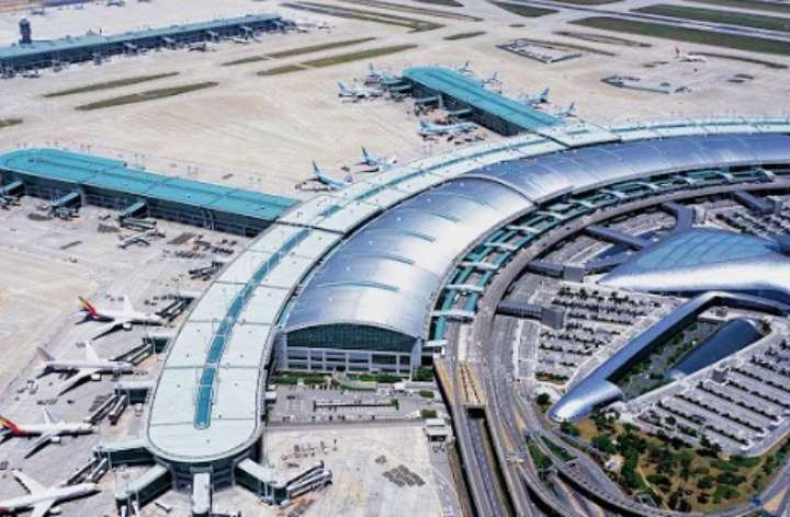 我國旅客赴韓出發地、或自韓返台目的地遭標示為「中國（台灣）」(CHINA (TAIWAN)）。圖/取自Unravel Travel TV YouTube頻道