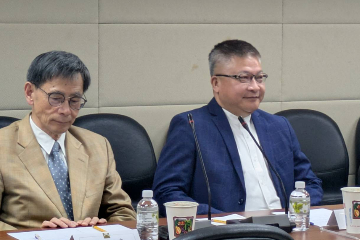 鼎營集團主席高鼎宸（右）、台大國發所教授張志銘（左）也獲聘國政顧問。圖 /記者高陸攝影