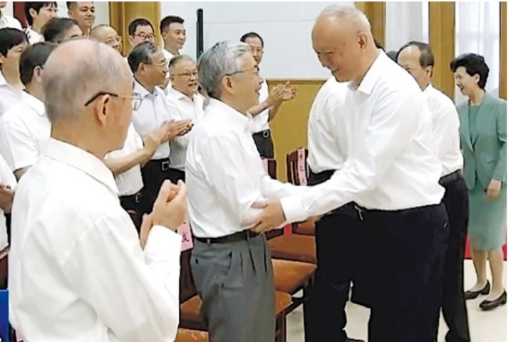 北戴河暑休啟動　蔡奇代習近平探望各領域專家