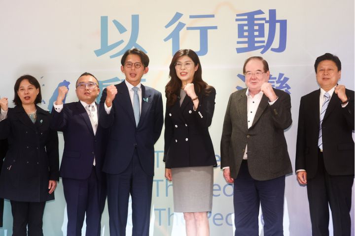 【梅花專論】克服「藍白合」的歷史糾結與兩難