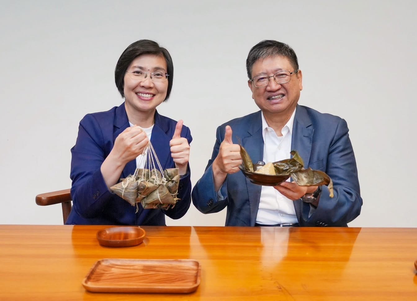 國民黨竹縣提名人徐欣瑩（左）面對「團結」的最大挑戰是陳見賢，但現任縣黨部主委的縣長楊文科已允諾全力協助。圖／取自徐欣瑩臉書