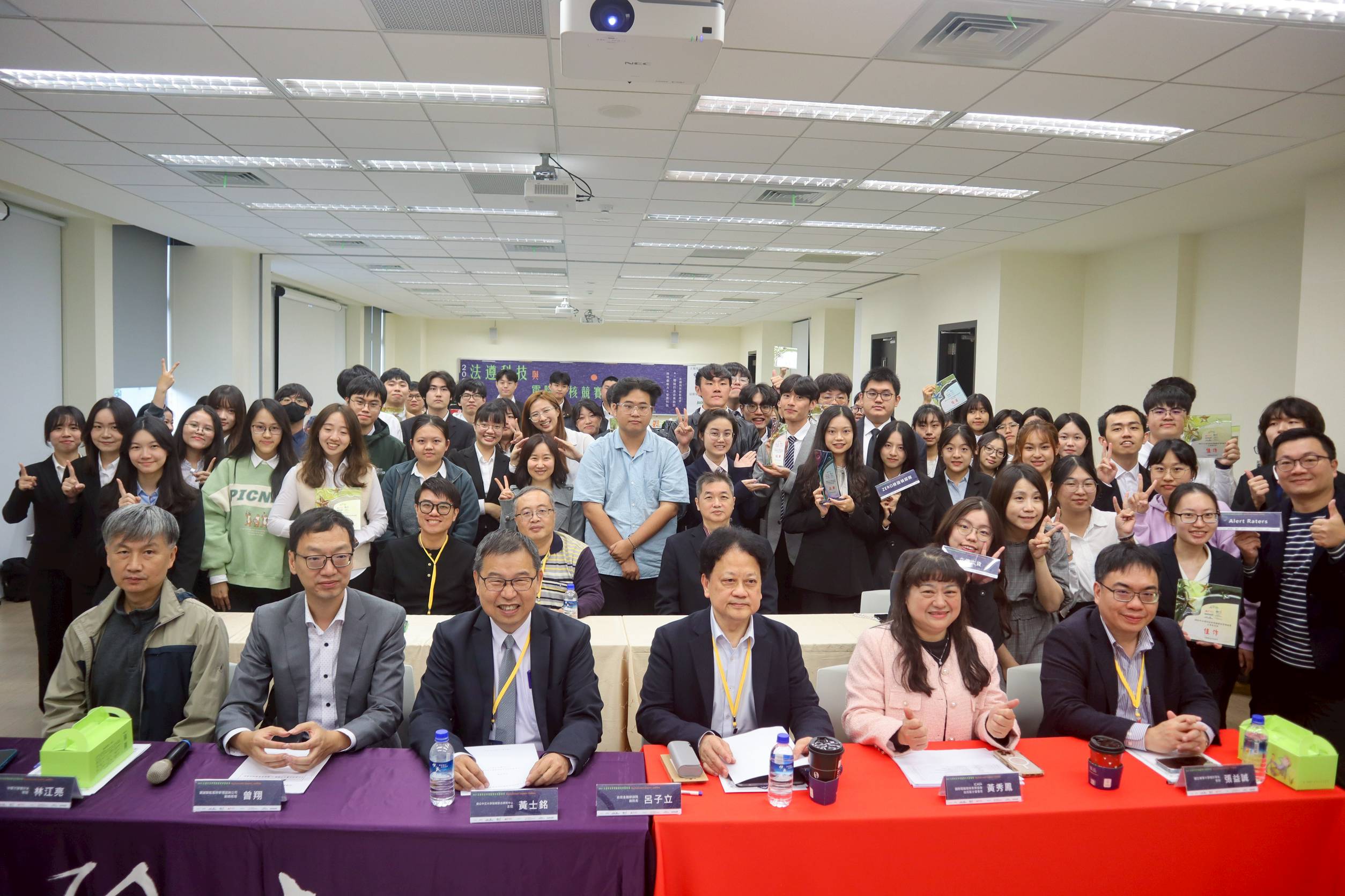 學生用AI對抗詐騙　第八屆法遵科技競賽總決賽　17隊高手交鋒