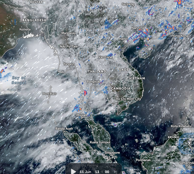 大片雲層漫步在南亞與中南半島上空。圖/取自Helmut Duerrast 《推特》