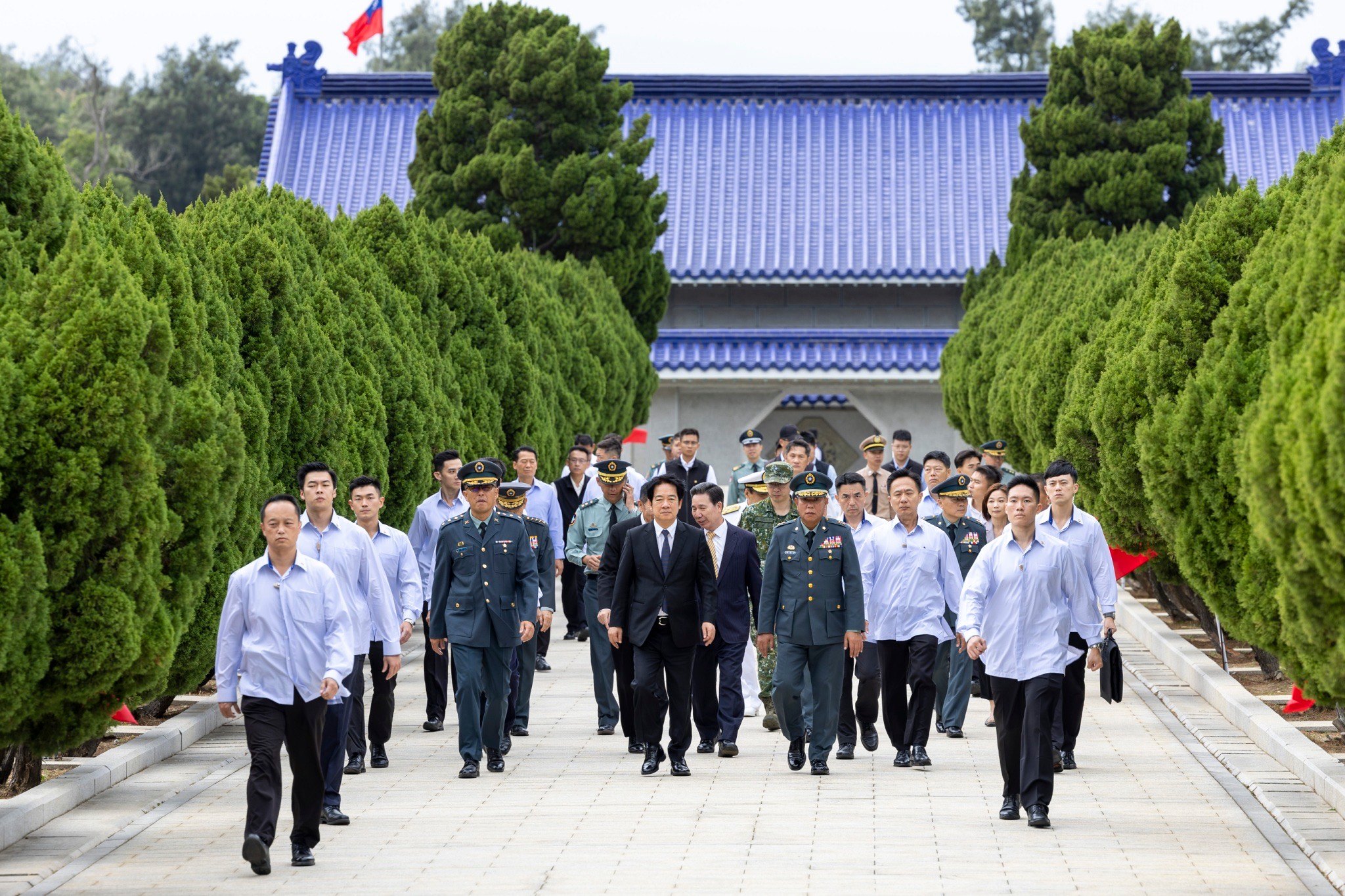 賴總統25日赴金門主持「古寧頭戰役75週年追思祭悼典禮」，向參戰官兵及眷屬致意。圖/取自總統府Flickr