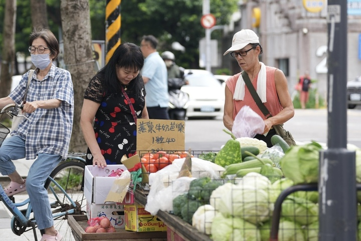 未來一周悶熱多地降雨持續　南方水氣北移午後留意豪大雨