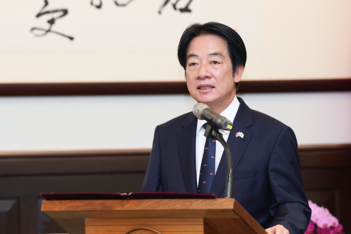 《遠見》今（30）日發布最新民調，結果顯示，總統賴清德好感度跌幅最大、僅名列第5，輸給第4名的前民眾黨主席柯文哲。圖/中央社