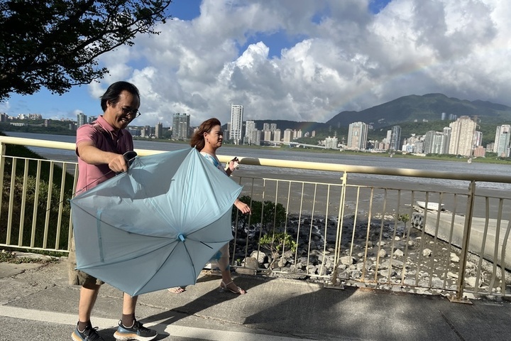 鳳凰恐轉強颱最快周一海警　下午起東北季風增強開始變天