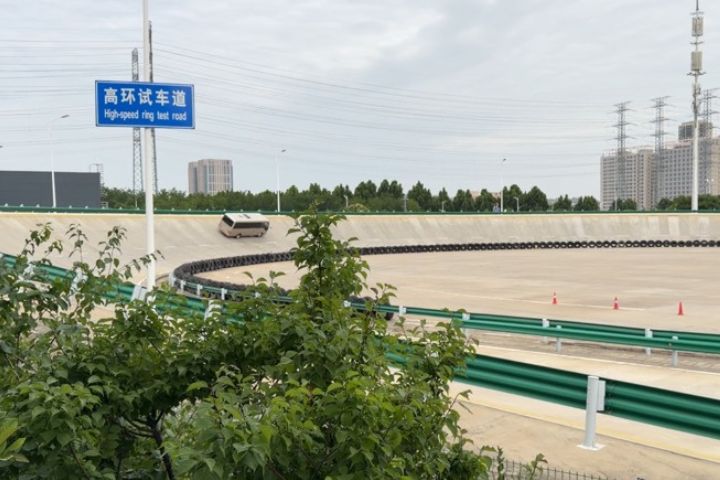宇通位於河南鄭州的專業試車場，占地近6萬平方公尺，是目前客車產業中規模領先的專業測試場地。圖/記者陳素貞攝