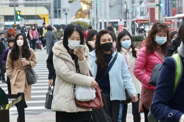 冷氣團影響，各地氣溫偏低。圖/取自中央社