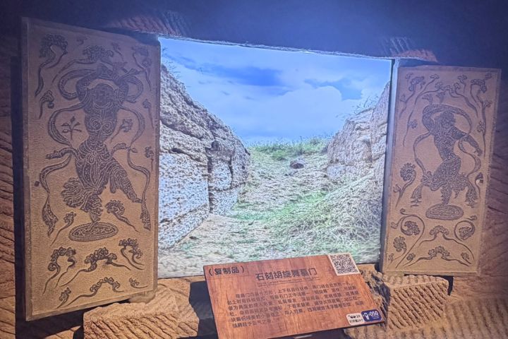 胡旋舞石刻墓門，是不同民族交流、融合與共生的歷史見證。圖/記者陳素貞攝