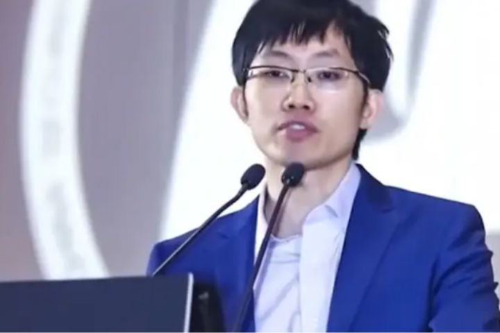 DeepSeek梁文鋒身價超越OpenAI創辦人！360億美元登全球AI首富