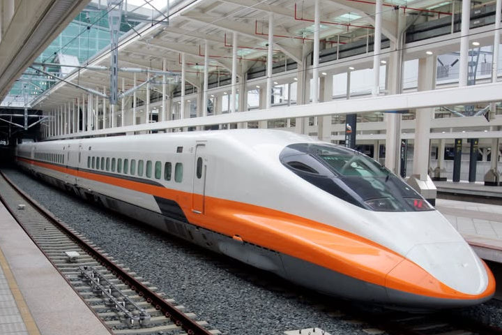 嚴防連假疏運人潮亂象　雙鐵提前啟動國慶連假應對方案