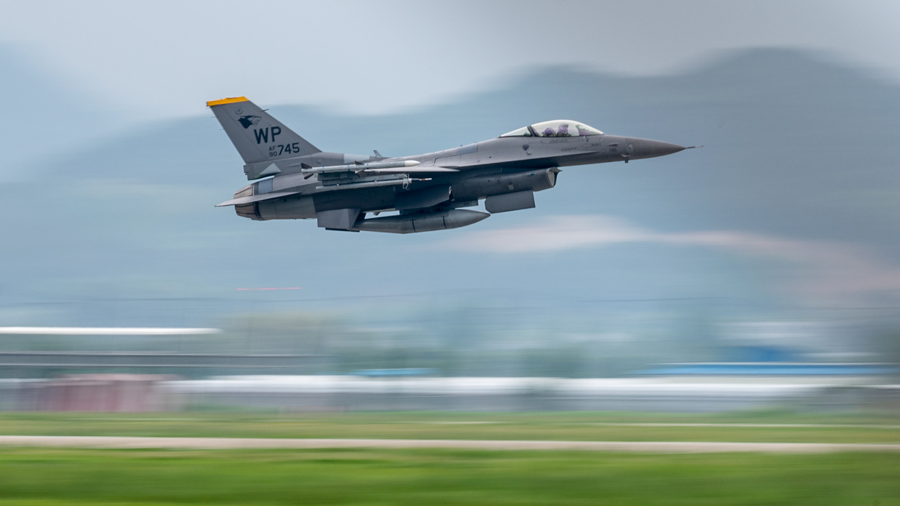 隨著未來F-16戰鬥機交付烏克蘭之後，ASC-890預警機戰力倍增效果才能真正發揮。圖/取自US Air Force