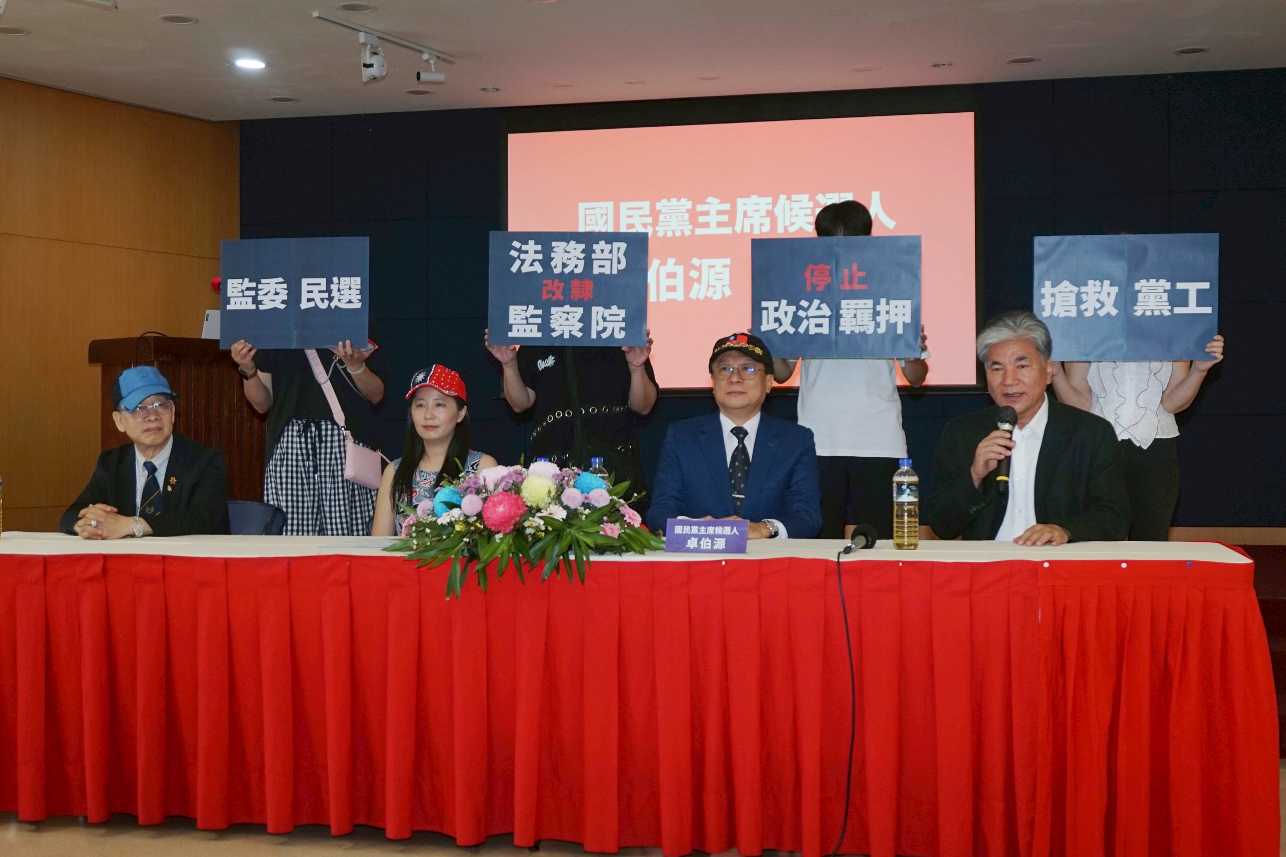 【有片】卓伯源批媒體操控選舉 李鴻源現身相挺