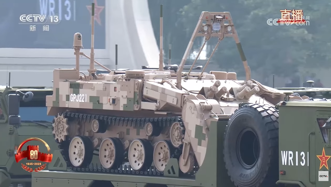GP J221是一款「掃雷排爆無人車」，這種破障車也被東部戰區演訓所用。圖／取自央視