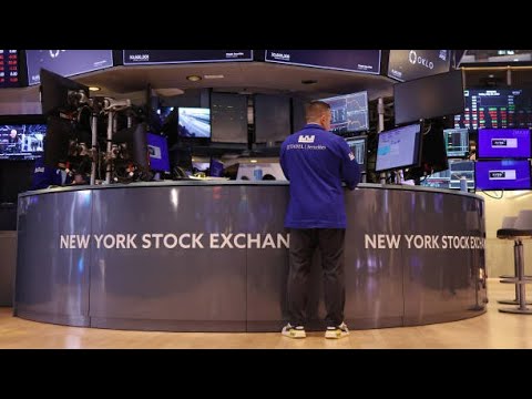 紐約證券交易所3日發生技術問題，導致一些主要股票停牌。圖/翻攝自Bloomberg TV YouTube頻道