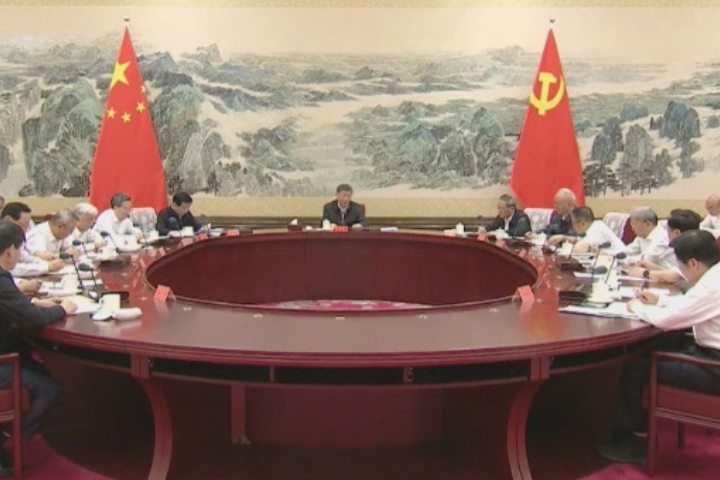 【藏南洪災】中共中央政治局開會部署搜救　習近平率全體起立默哀