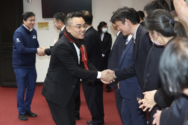 藍委洪孟楷提鞭刑打詐　韓國瑜持正面看法