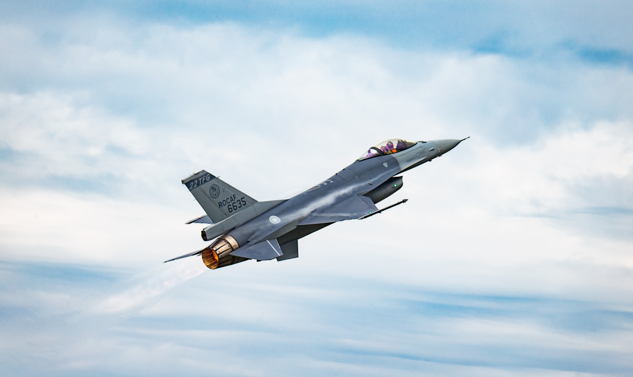 殲-10擊落飆風撼軍界！專家曝台灣僅「這戰機」能抗衡：幻象、IDF難贏